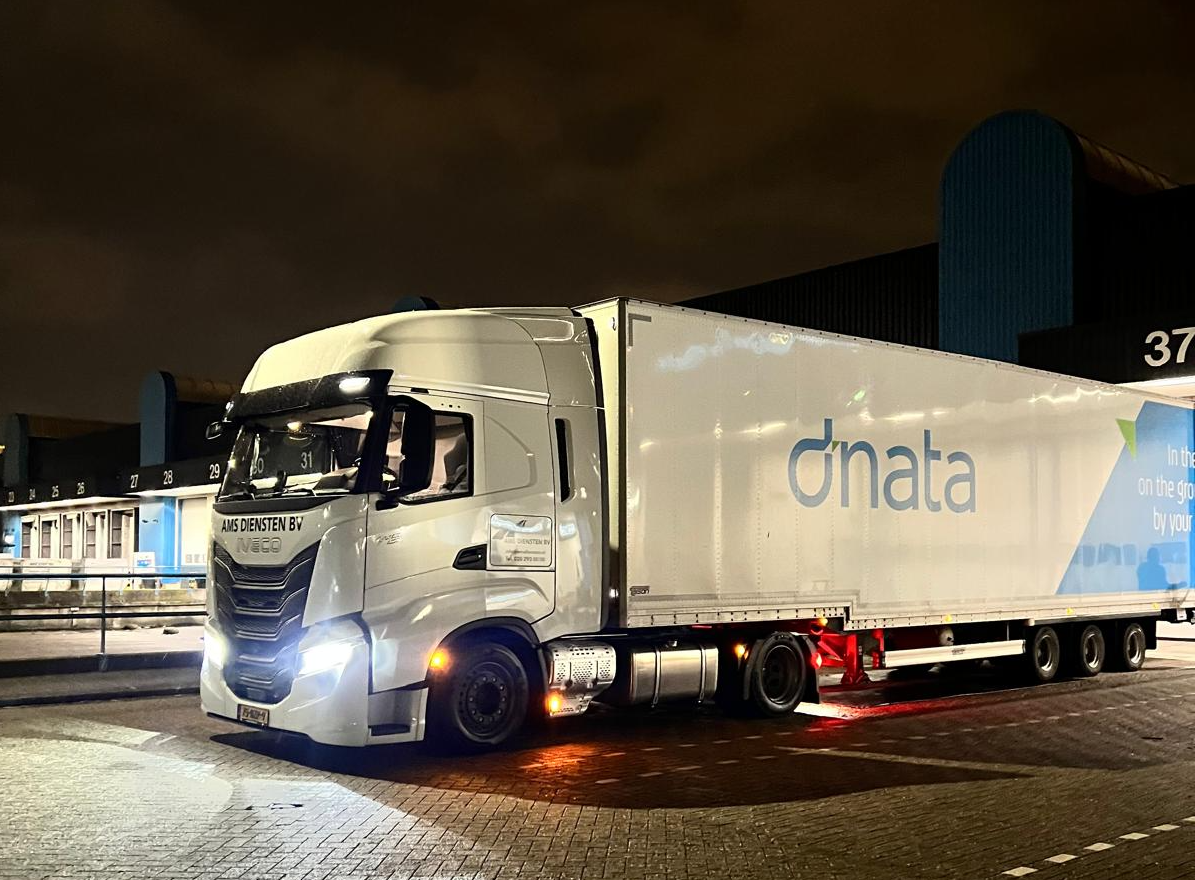 Vrachtwagen op de weg